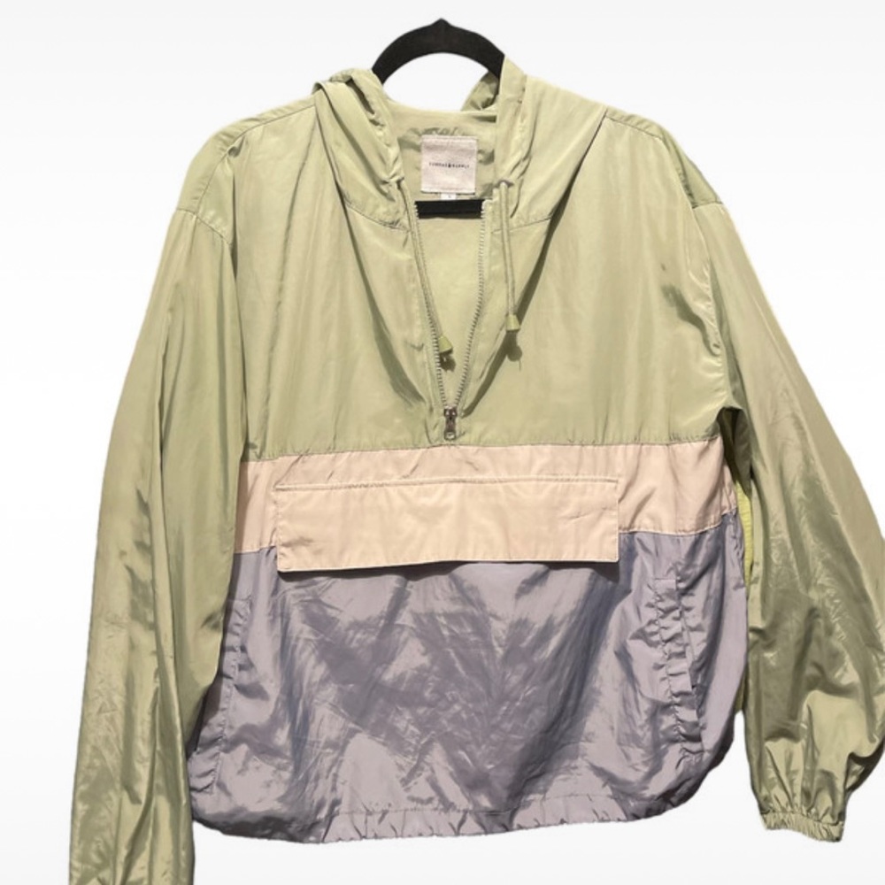 Women windbreaker